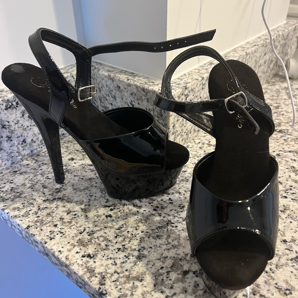Pleaser Kiss-209 Worn a handful of times